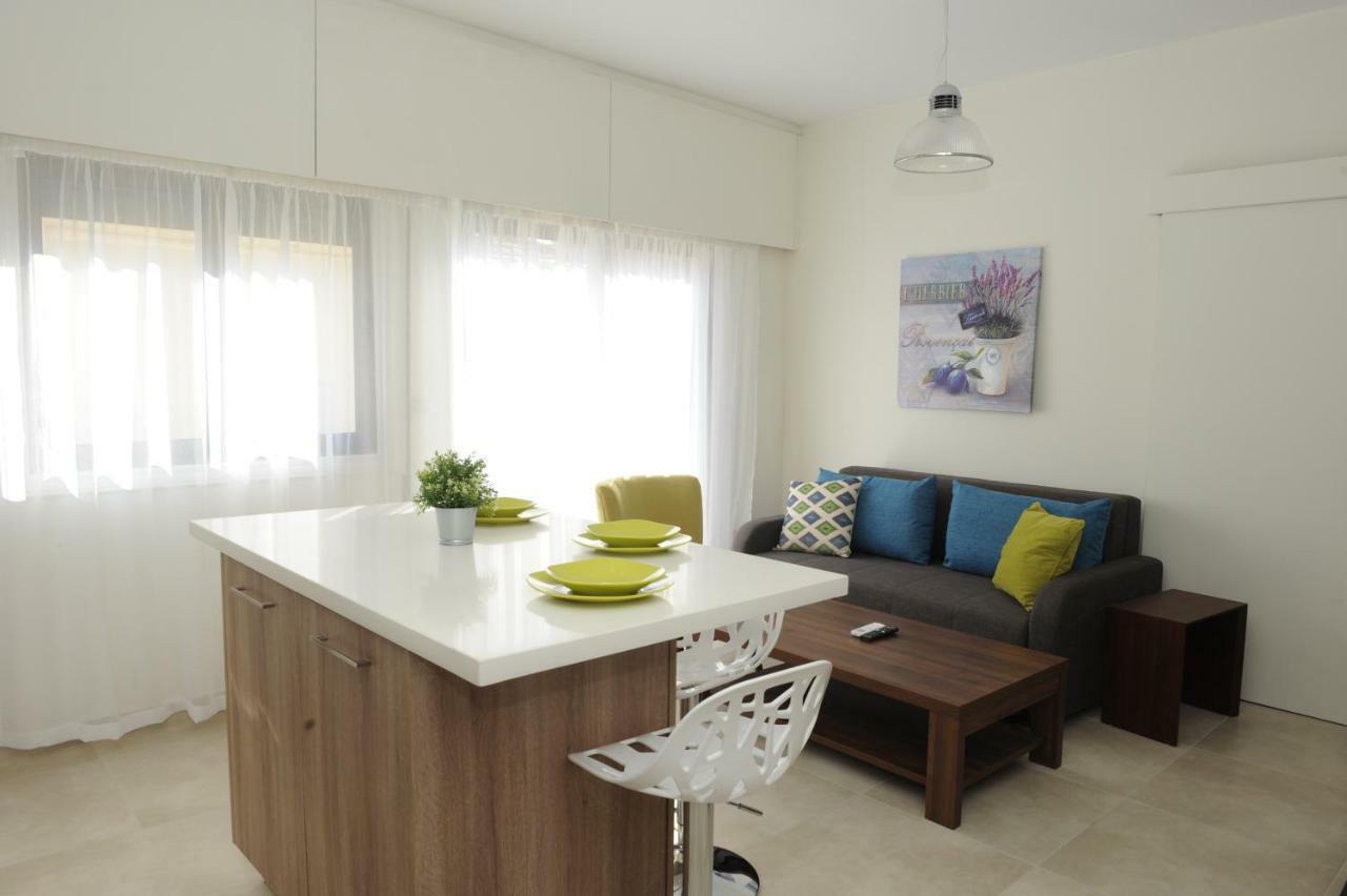By The Way Apartment Larnaca Exterior foto